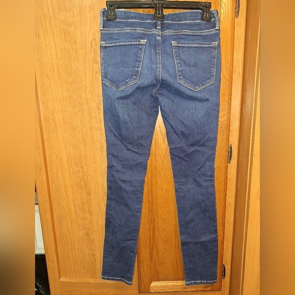 A pair of Frame denim Le Skinny de Jeanne in a size 26 with a 29" inseam. - Picture 2 of 5